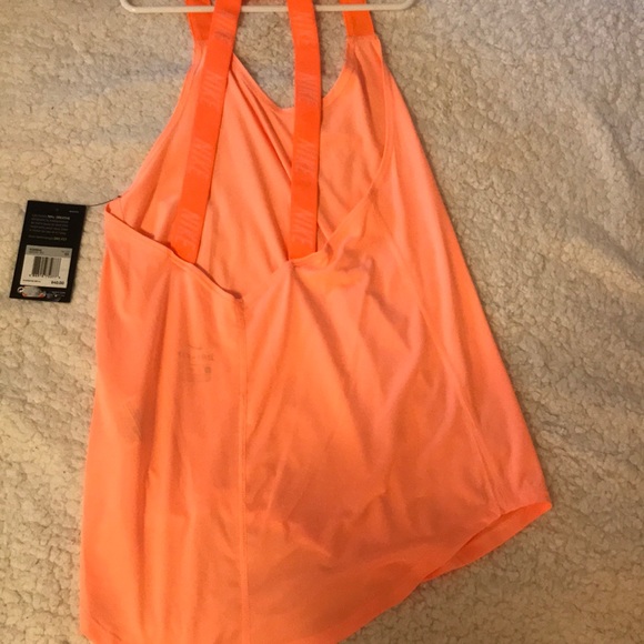 Woman’s Nike Dri-fit tank top! - Picture 2 of 3